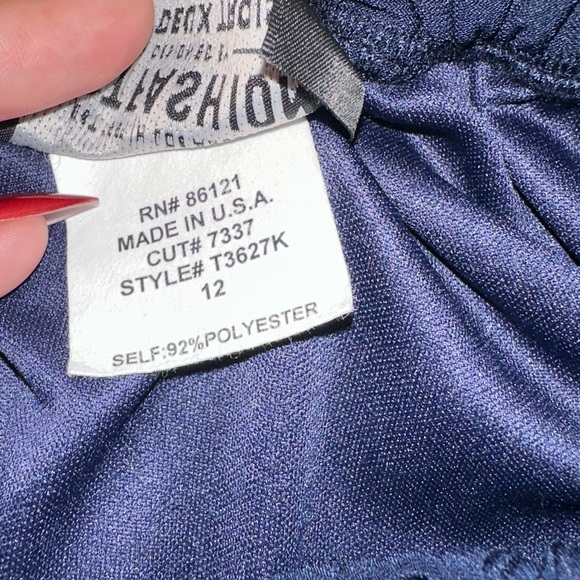 Girl’s dress sz. 6-7 yrs old. - Picture 5 of 6